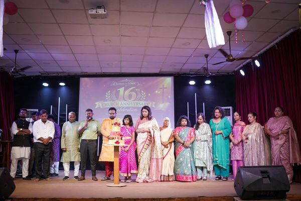 The sixteenth anniversary, cutting the cake